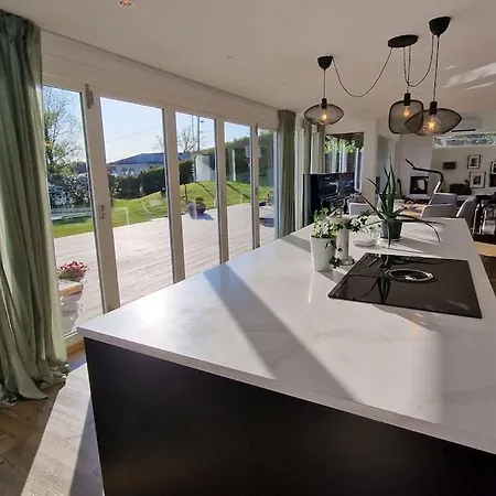 וילה Luxurious At Troldhaugen